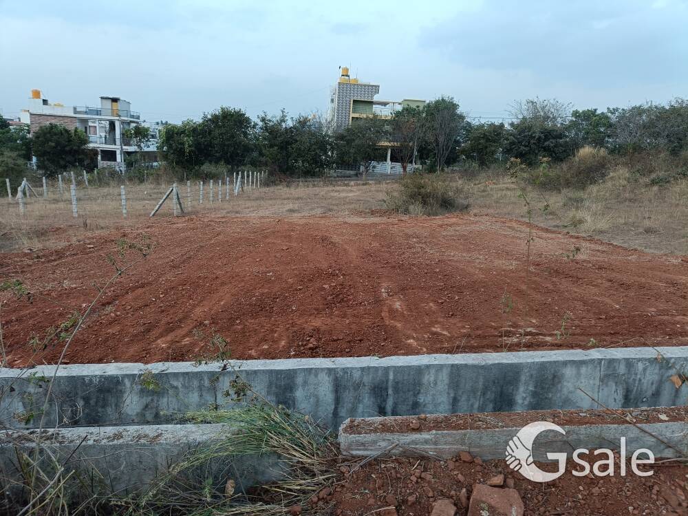 sir m visvesvara layout 2 block 40* 60 south facing good location 40 ft road site no 766 RS 9200 neg