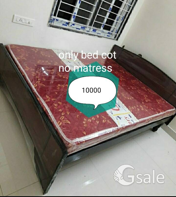 this bed is only 5 days old one I want money urgently so I want to sell it