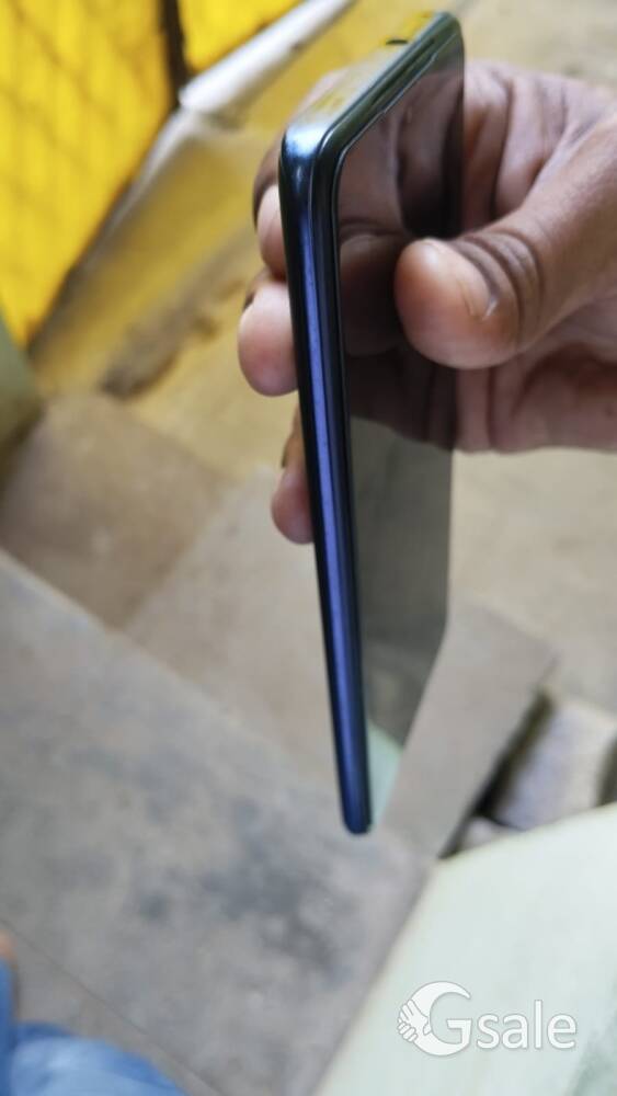 iQOO z5 8gb 128gb super gaming phone 