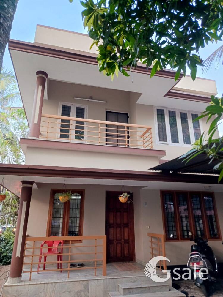 ഇടപ്പള്ളി ഒബ്രോൺ മാലിന് സമീപം.. 6 മുക്കാൽ സെന്റ്,2400sq. ft. ഇരുനില വീട്  ഉടൻ വില്പനയ്ക്ക് 