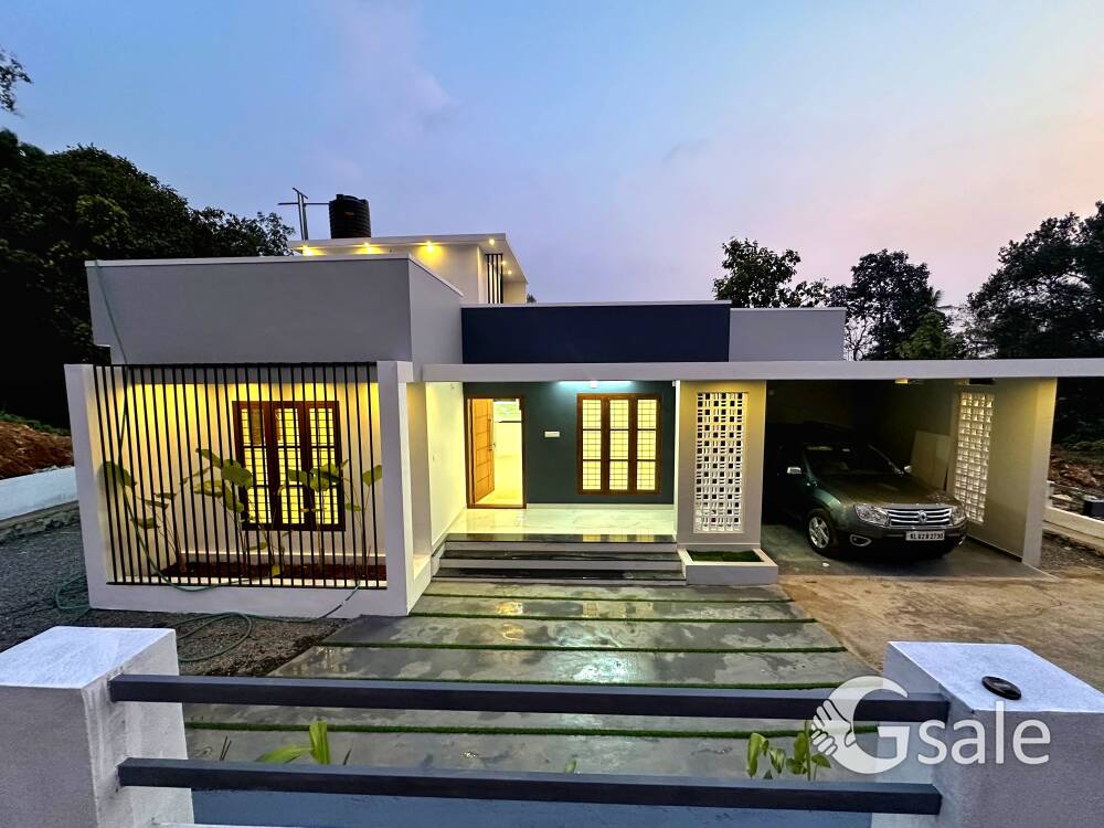 പത്തനംതിട്ട മലയപ്പുഴ റോഡിൽ നിന്ന് 100  മീറ്റർ മാറി ന്യൂ      ഹൗസ്  വില്പനക്ക് , 