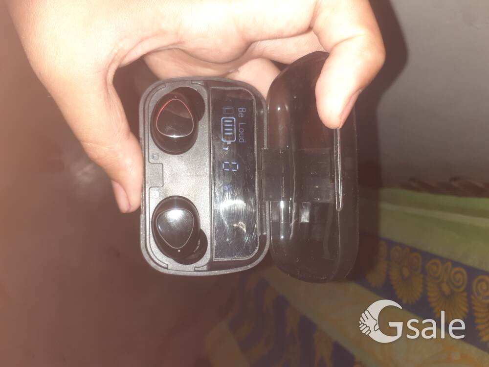 tws black display ear buds