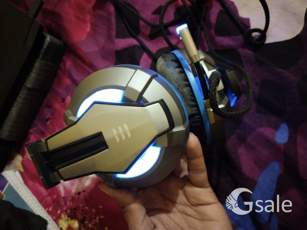 Headphones 