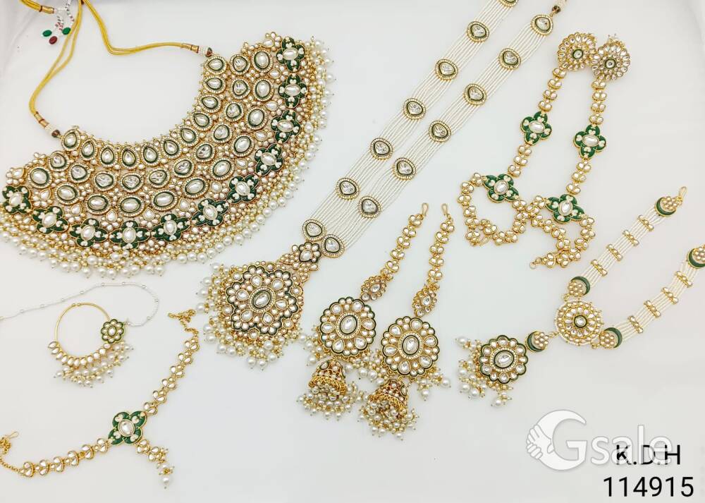 Traditional jewelleries & Hair accessories 