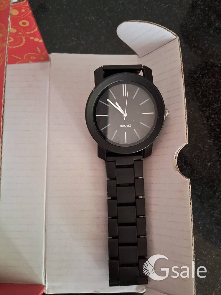 watch quartz black  color water proof 