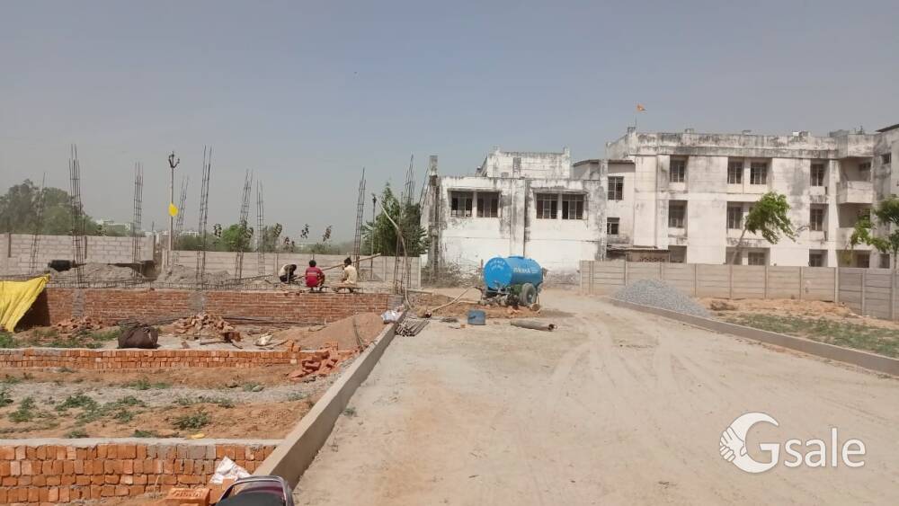 बनाए अपने सपनों का आशियाना लखनऊ में cms school से लगा हुआ 