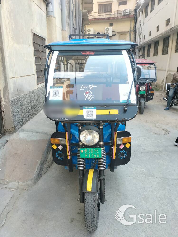 auto e rickshaw mujhe yah riksha sel karna hai mujhe iski koi retirement nahin hai isliye 