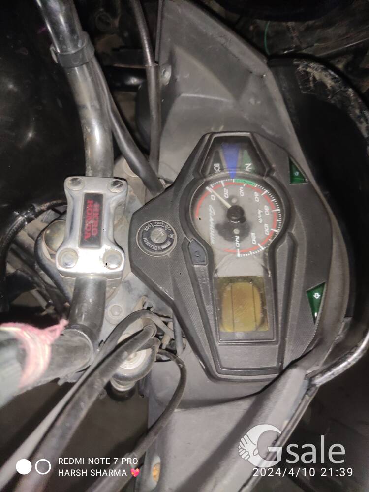 bhoot achi bike h kuch bhi khrabi nhi h bike ma tyre bhi nya h 