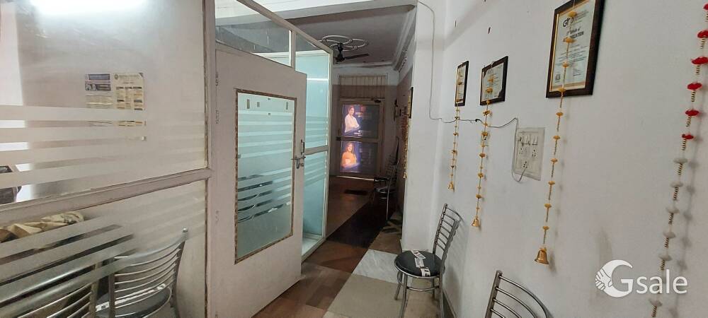 600 square feet office space or rent Jankipuram near Janki Plaza Ring Road