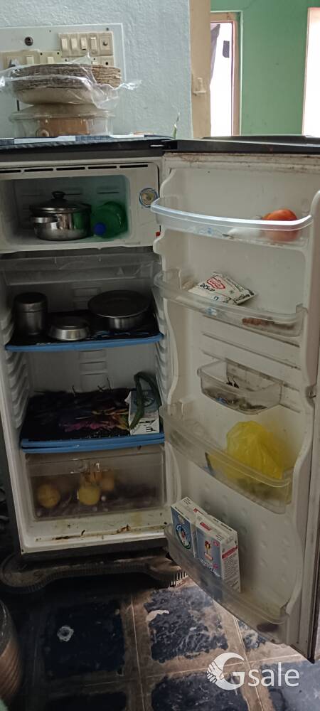 FRIDGE IS AVAILABLE IN FULL CONDITION 