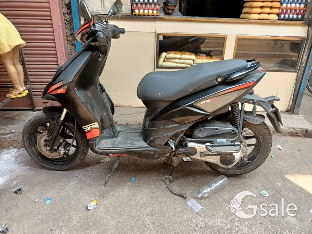 aprilia sr150