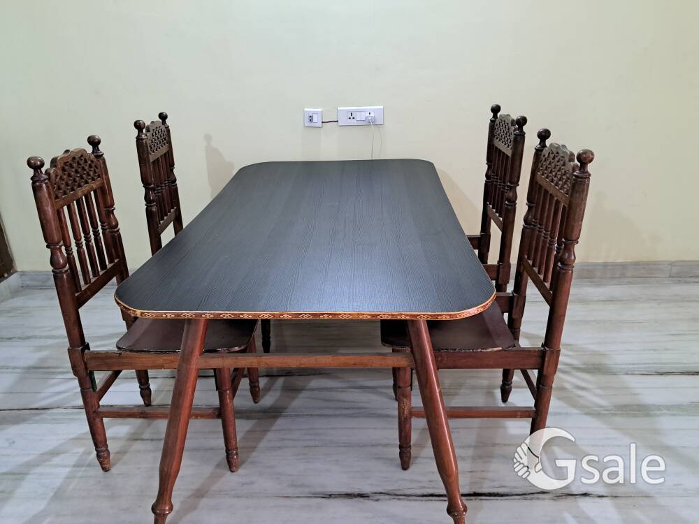 DINING TABLE & 4 CHAIRS