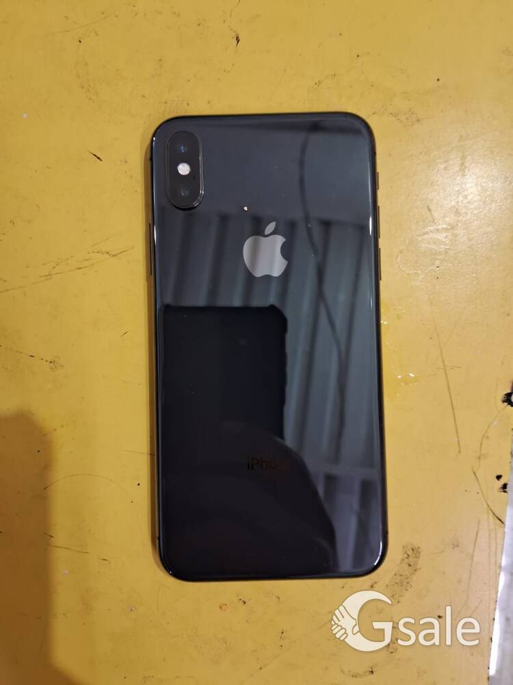 iPhone X 64gb with original charger no scratch no reparing everything is original with perfect condi