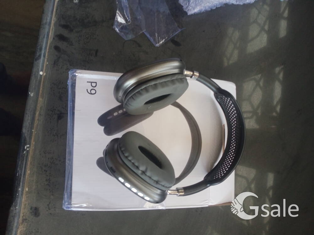 headphones of Bluetooth