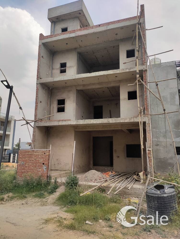 villa for sale in gaur yamuna city.( greater Noida)