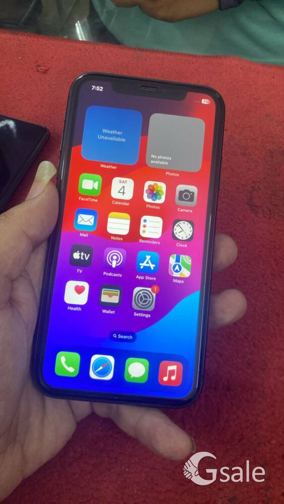 iPhone 11 128/gbAll original available 17999 only