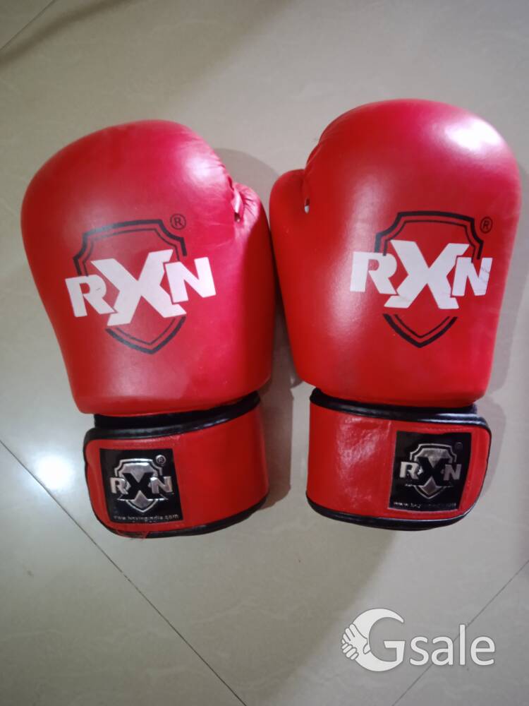 2 Boxing gloves (emergency) 