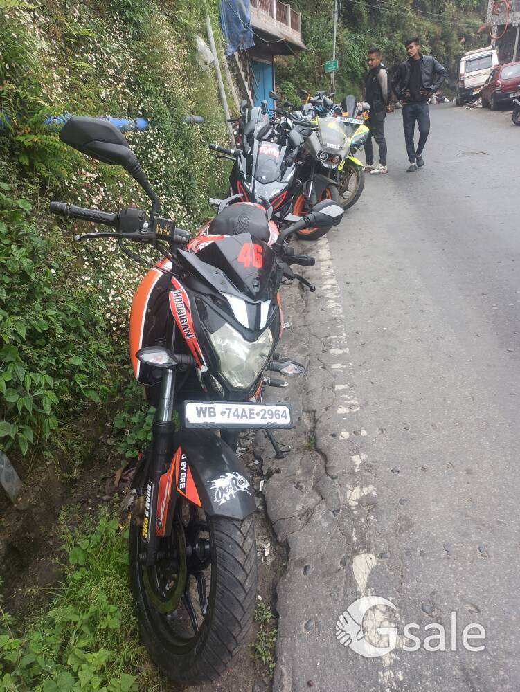 Bajaj ns 200