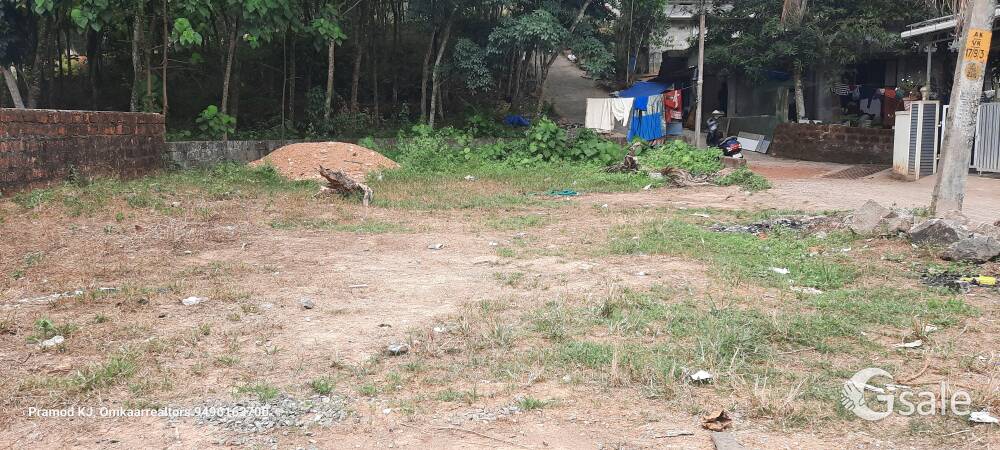 4 cents, 5 cents House plots for sale at Mulanthuruthy Thuruthikkara. Rs 2.5 lacs per cent.