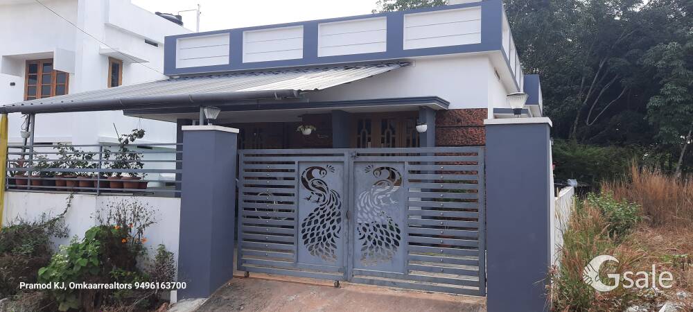 900 sq ft 3 BHK house in 4 cents for sale at Eruvely near Chottanikkara. Rs 38 lacs. Brokers Excuse 