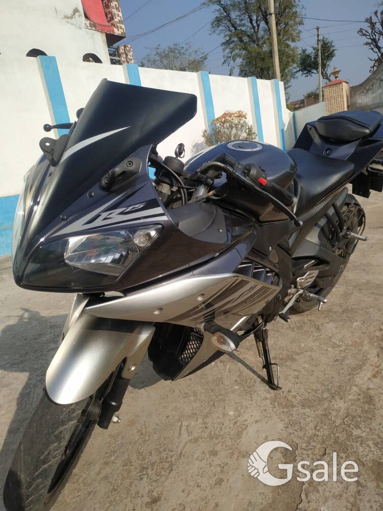 Yamaha R15 