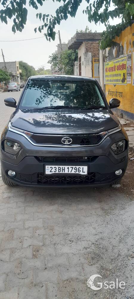 tata punch acc1.2P amt dazzle BS6PH2    5 month old only 1800 km chli hui h automatic petrol।       