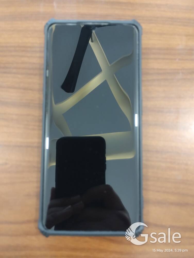 Oppo Reno 8t 5g with box (Negotiable prices will end in 24 hr