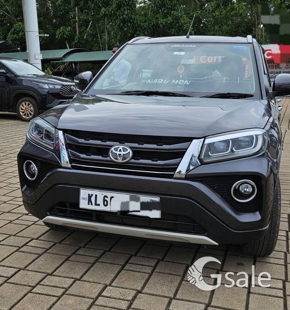 (22000)Toyota Urban cruiser 2022 November model . showroom condition.full service history 