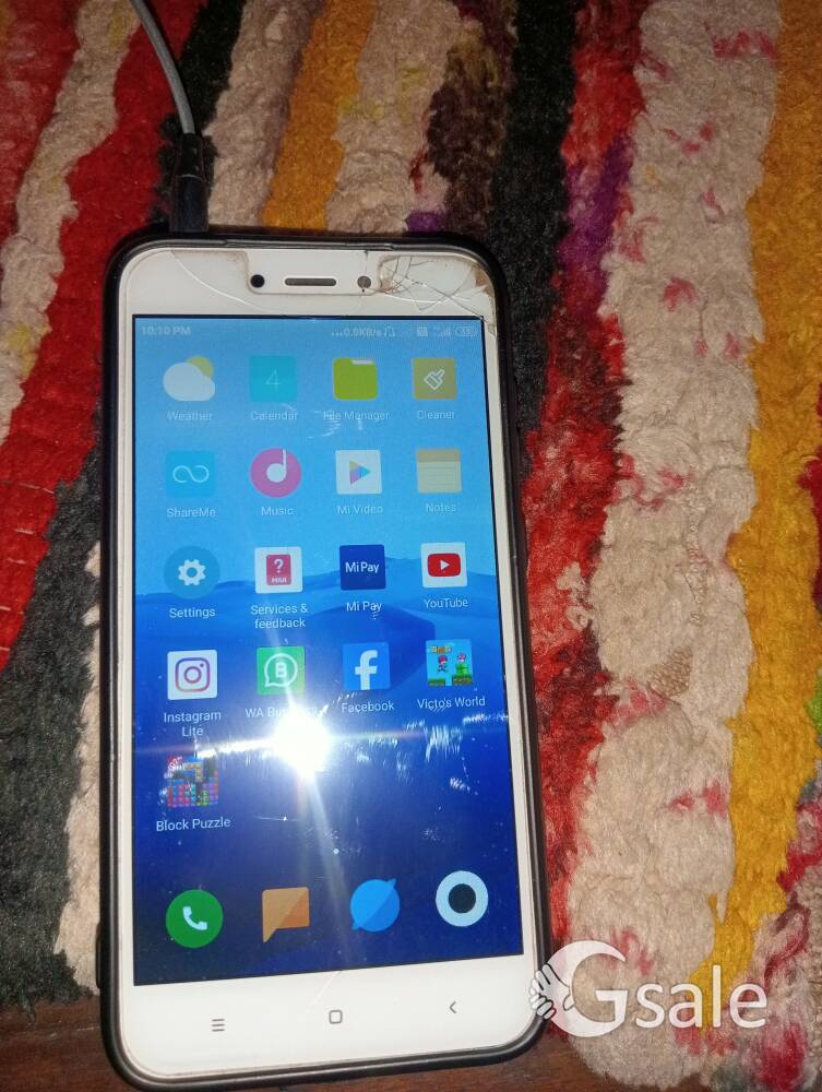 mobile ka tuch tuta hai par ok hai must chal Raha hai bhai