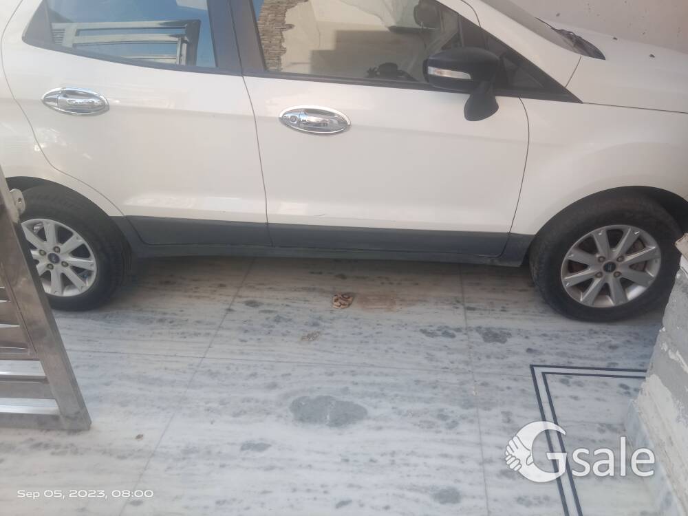 Ford ecosport base with alloy wheels camera n extra only 12000 km,fresh showroom pcs single hand hr