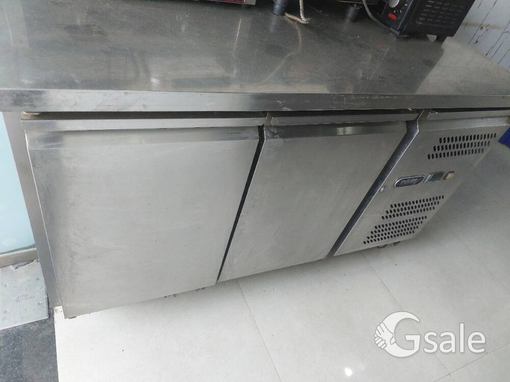 commercial fridge 