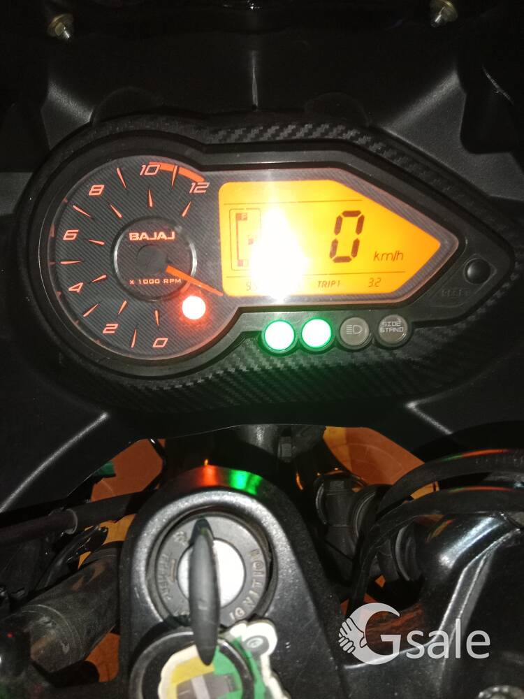 Bajaj pulsar 220 
