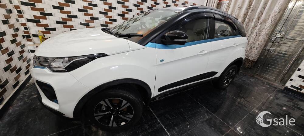 Tata Nexon EV Max XZ + Lux 