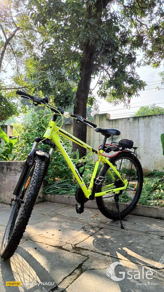 Montra Rock (Stylish Sporty Neon Yellow Alloy Bike/Bicycle)