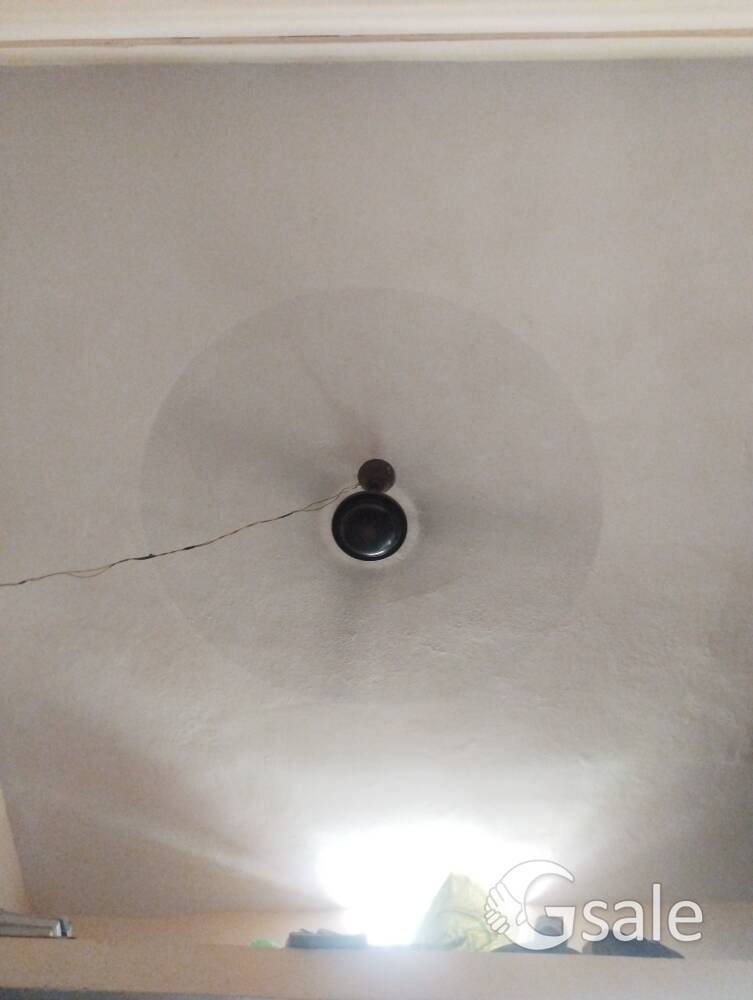 ceiling fan in good running condition 