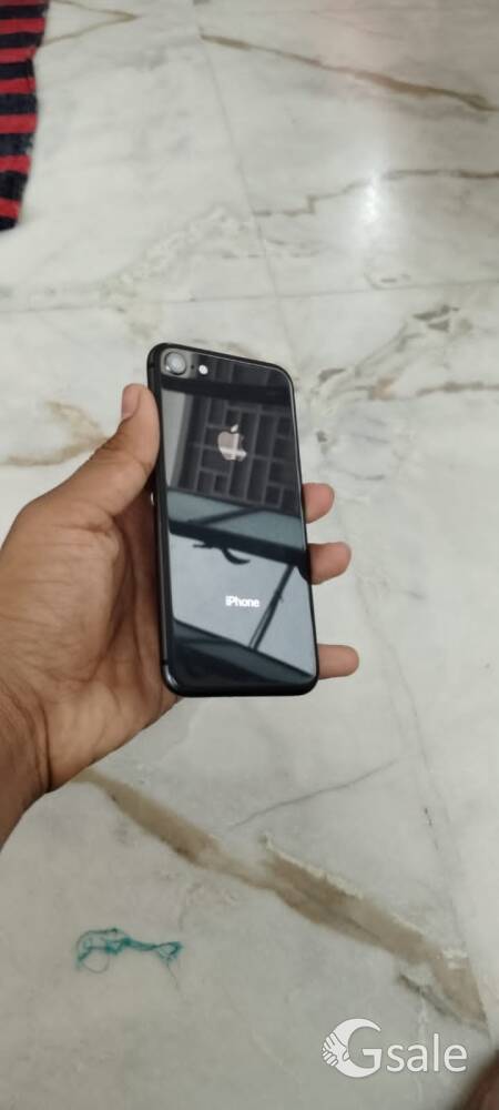 iPhone 8 .