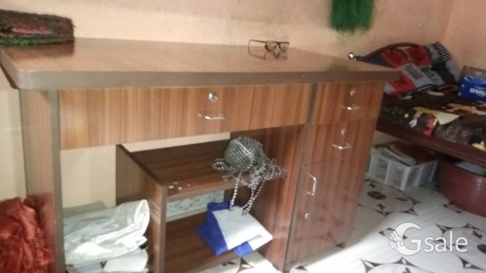 COMPUTER TABLE 
