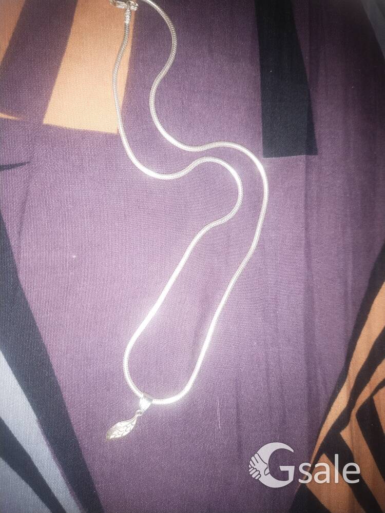 sliver chain with pendant 