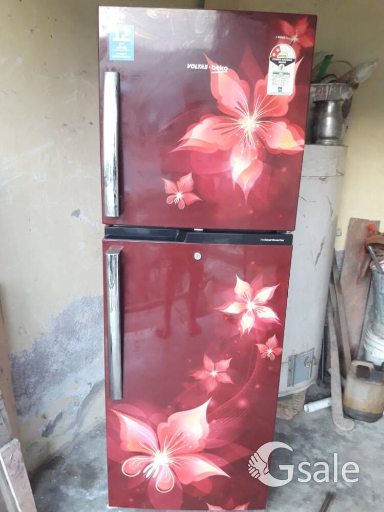 sailing my Voltas fridge double door in very good condition 
