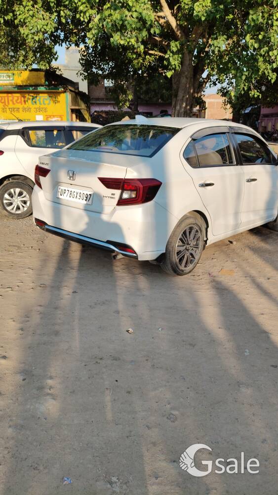 Honda amaze top model very good condition 
