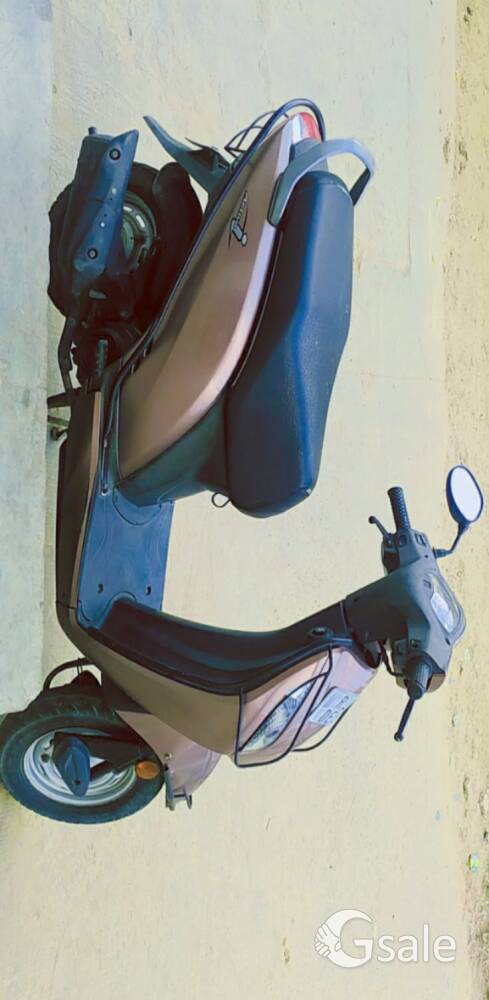 activa i 2014 good condition rose gold colour  single hand 