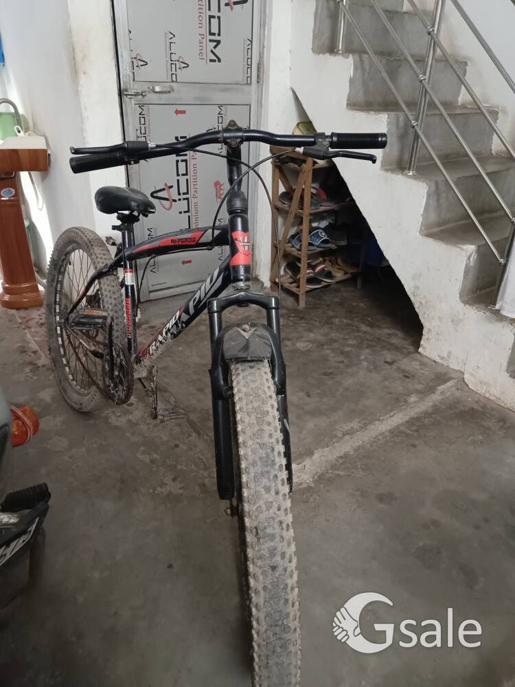 ranger cycle sab ok hai bas piche ka tyre panchr hai