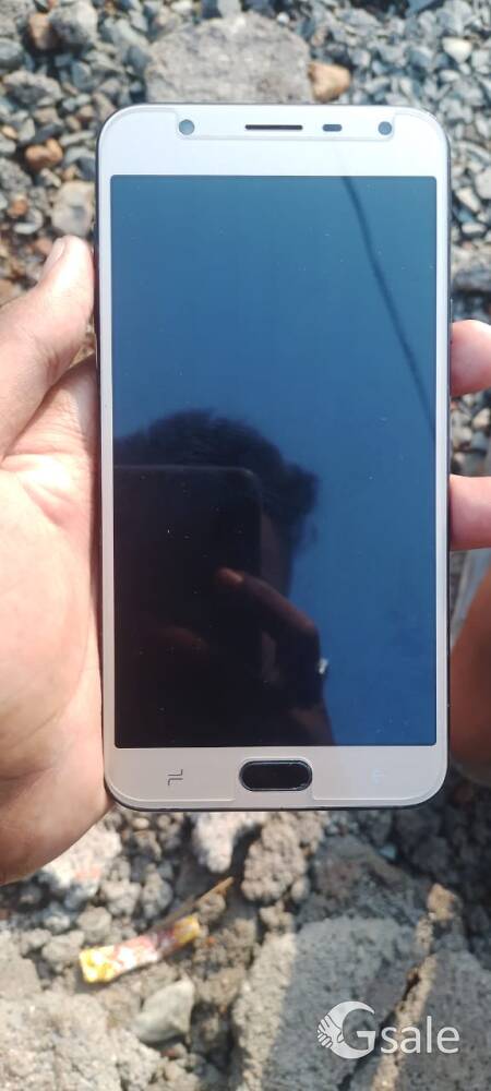 Samsung Galaxy j7 duo