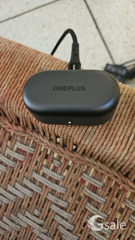 brand new earbuds electorinc Iteam oneplus 2 