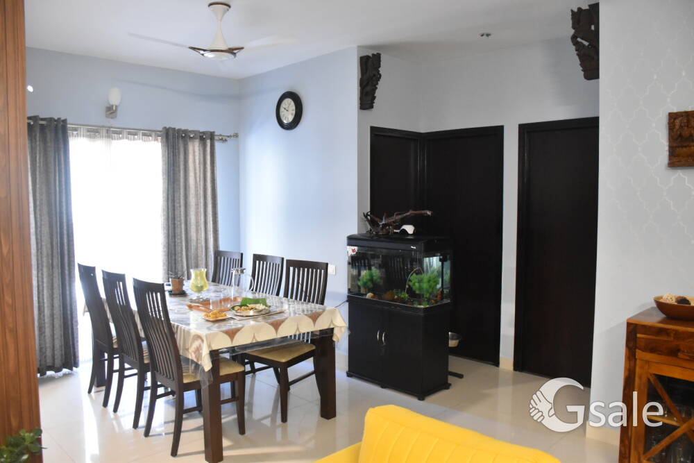 6 seater wooden dining with chairs 
