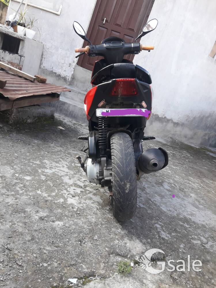 aprilla sr 160
