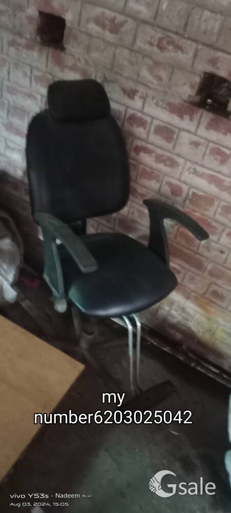 Salon chairs good condition 