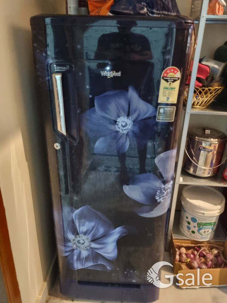 REFRIGERATOR 