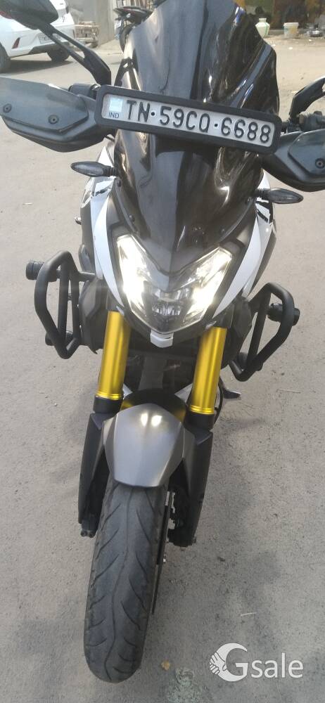 Bajaj dominar 400