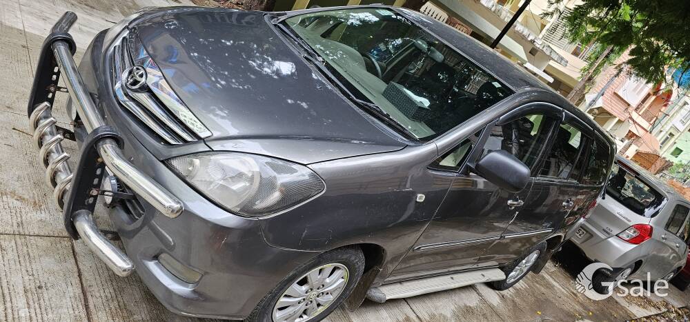 TOYOTA INNOVA 2010 model grey 